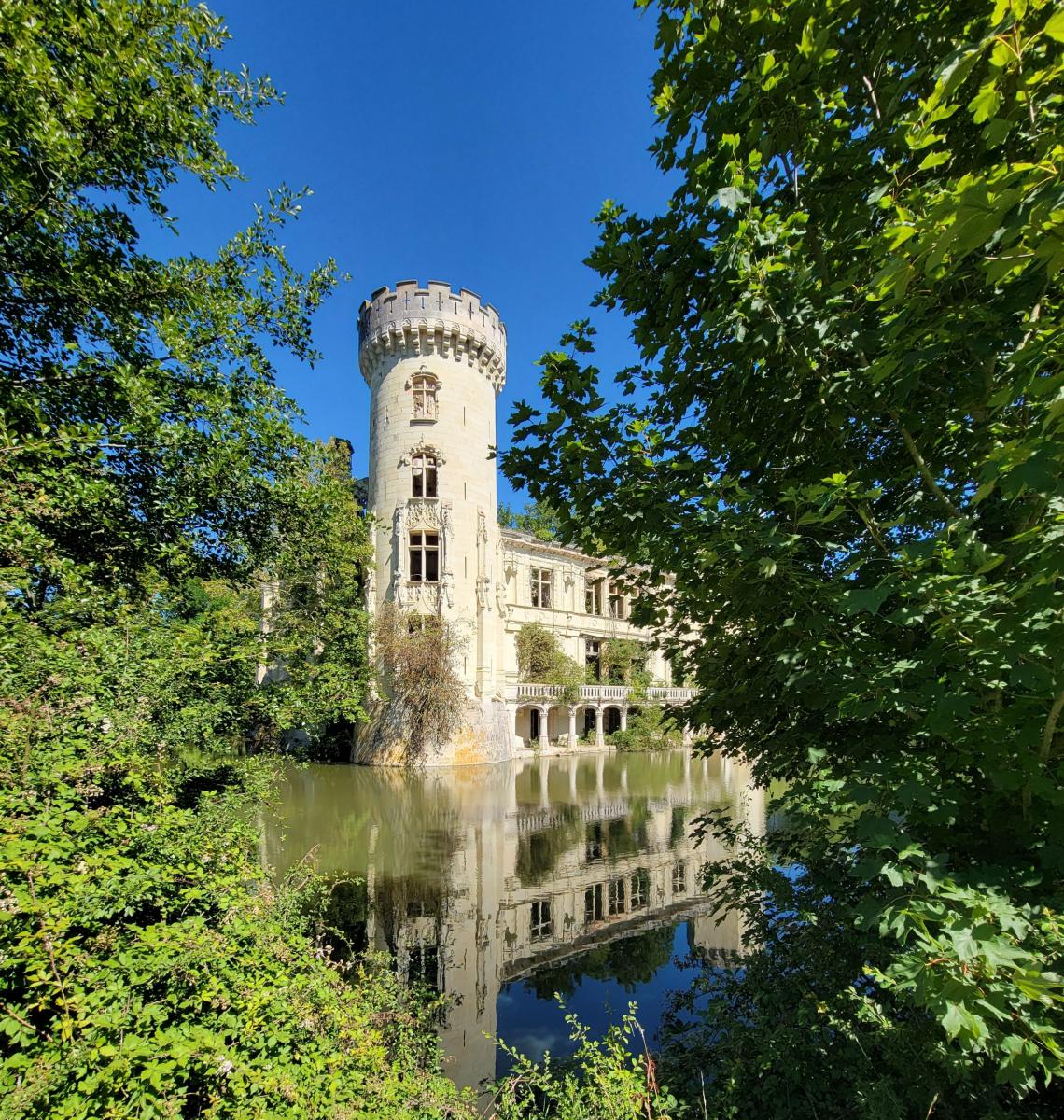 CHÂTEAU DE LA MOTHE CHANDENIERS is a truly timeless place. Located in the Loire Valley in France, it is a romantic and mysterious masterpiece that fell into ruin after a devastating fire in the early 20th century.