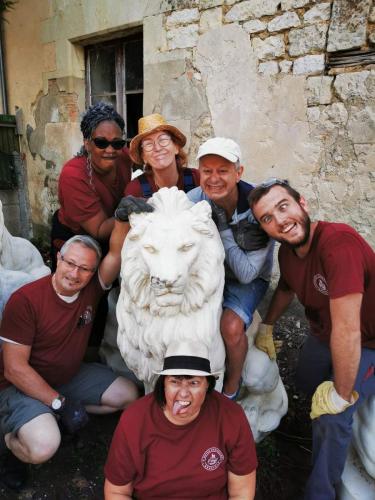 Fun moving Lions at the castle